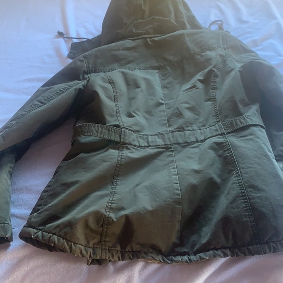 🧥 - Picture 5 of 6